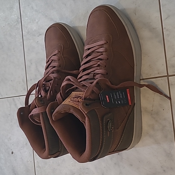 Levi Strauss  and Co - Picture 3 of 8